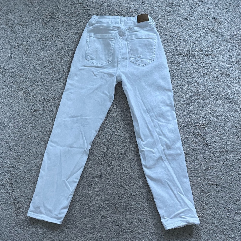 American Eagle Ripped White Stretch Jeans